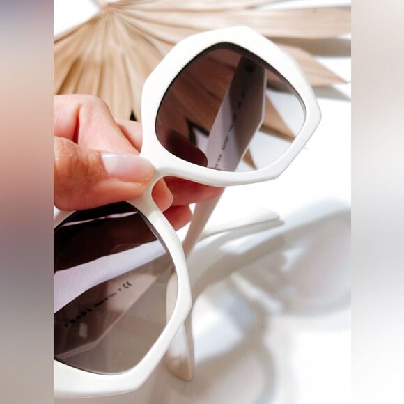 Prada sunglasses - Picture 6 of 8